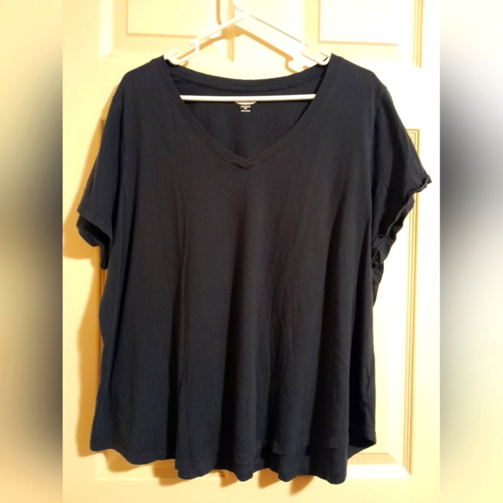 Old Navy Women's XXL Navy V-neck T-shirt